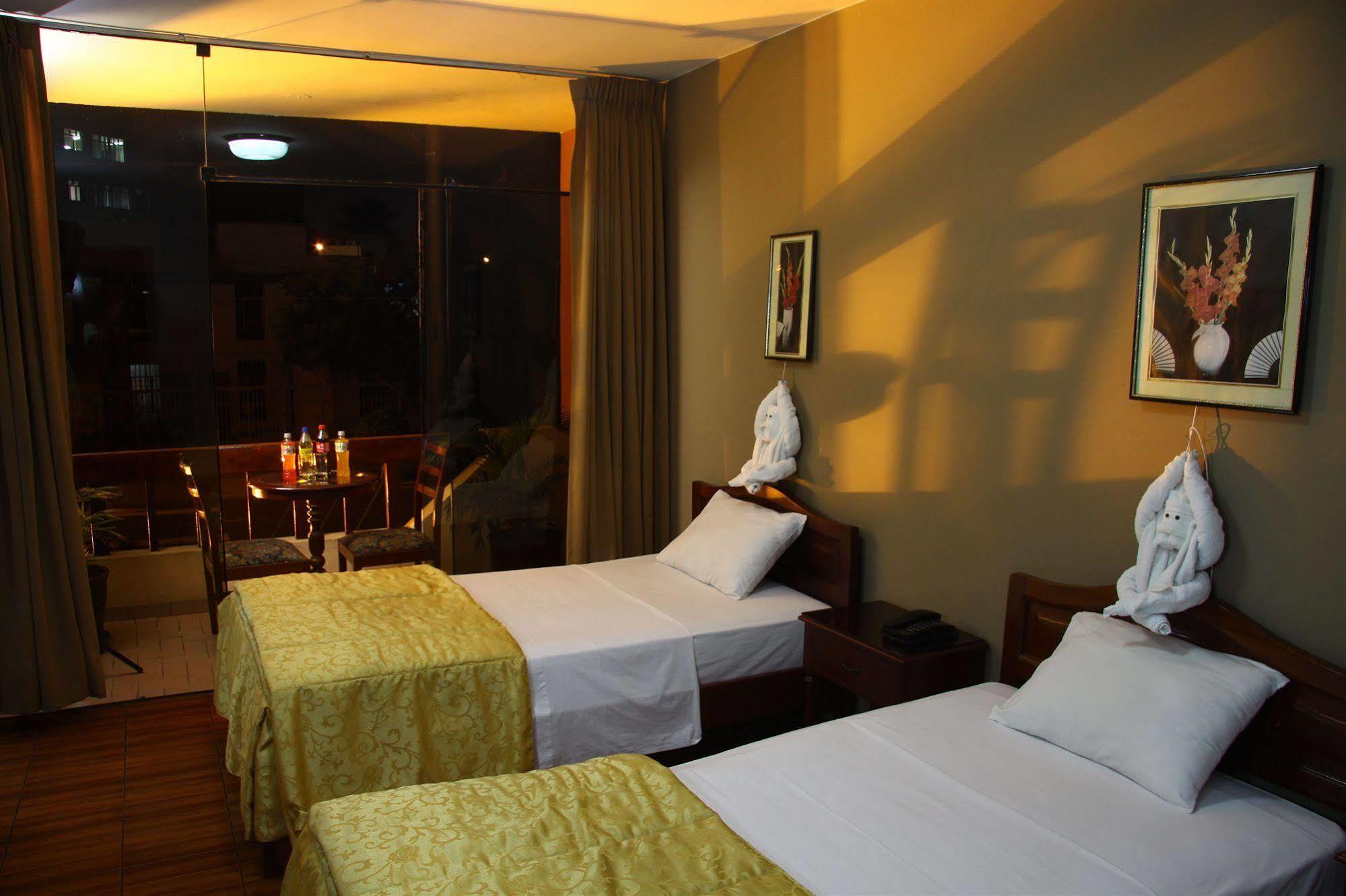 Hotel Portada Del Sol Trujillo Esterno foto